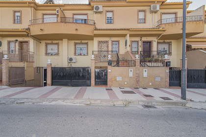 Cluster house for sale in Chauchina, Granada. 